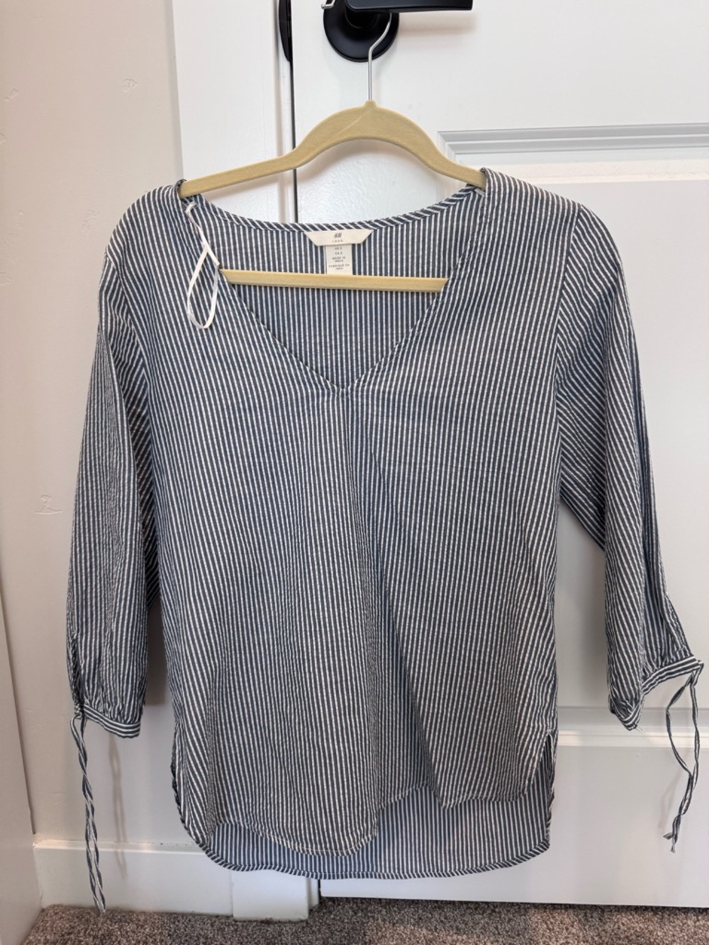 H&M Striped V-Neck 3/4 Sleeve Women’s Top